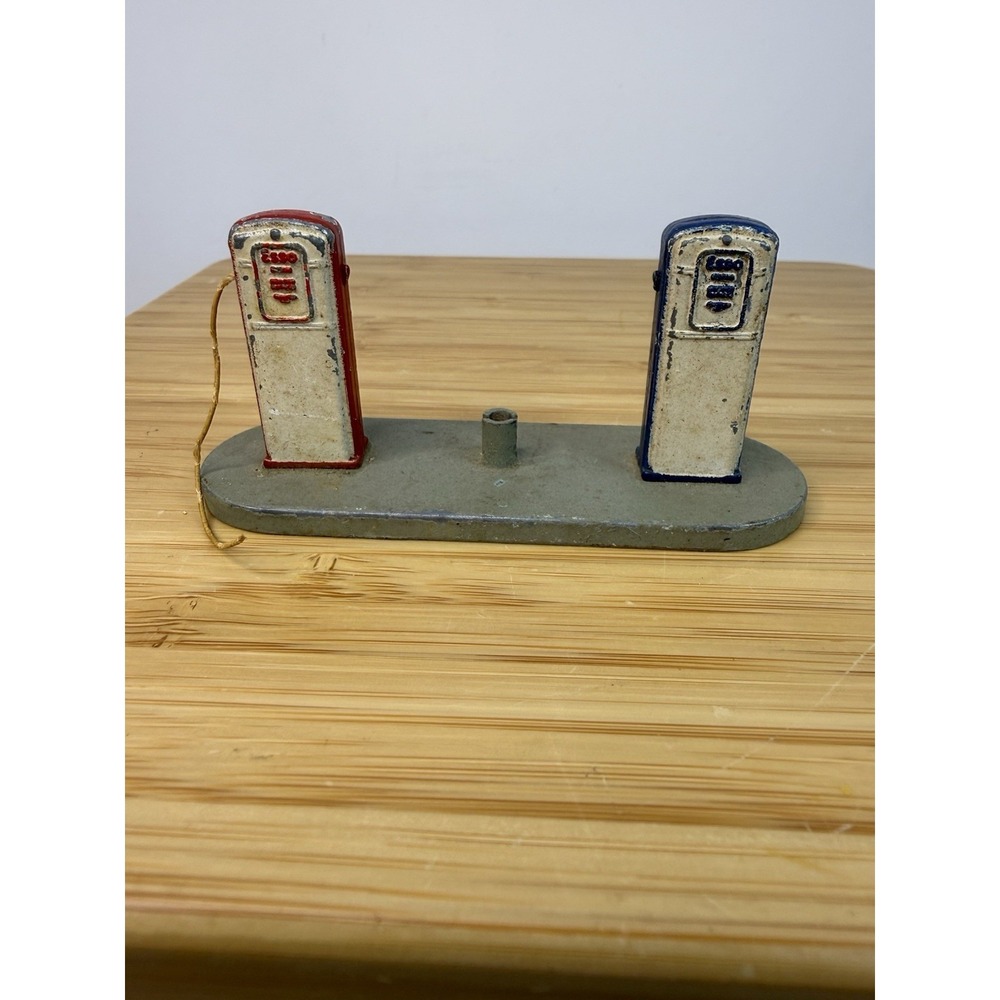 Vintage 1960s Dinky Toys 49D Esso Gas Pumps Made in France Par‎ Meccano